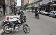 Motos agora tem locais específicos para estacionar